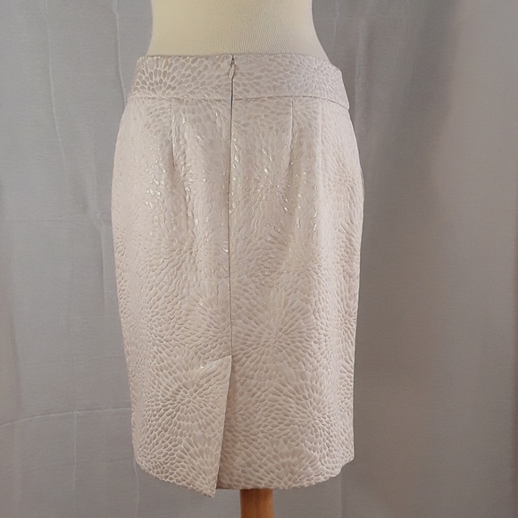LOFT cream skirt with eye drops texture pattern - Picture 3 of 4